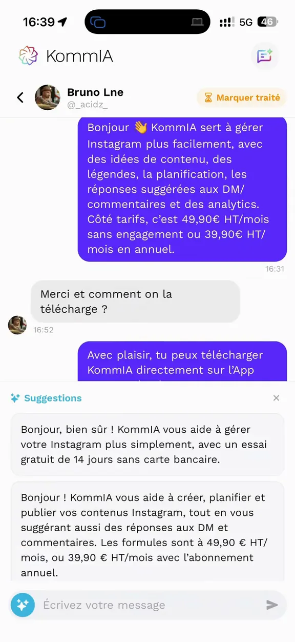 Une conversation dans KommIA : trois réponses proposées au message d'un client, l'une est envoyée
