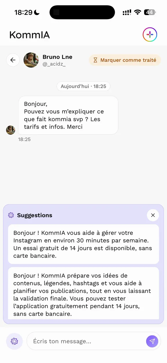 Une conversation dans KommIA : un client demande les tarifs, l'IA propose deux réponses, l'une est choisie et envoyée