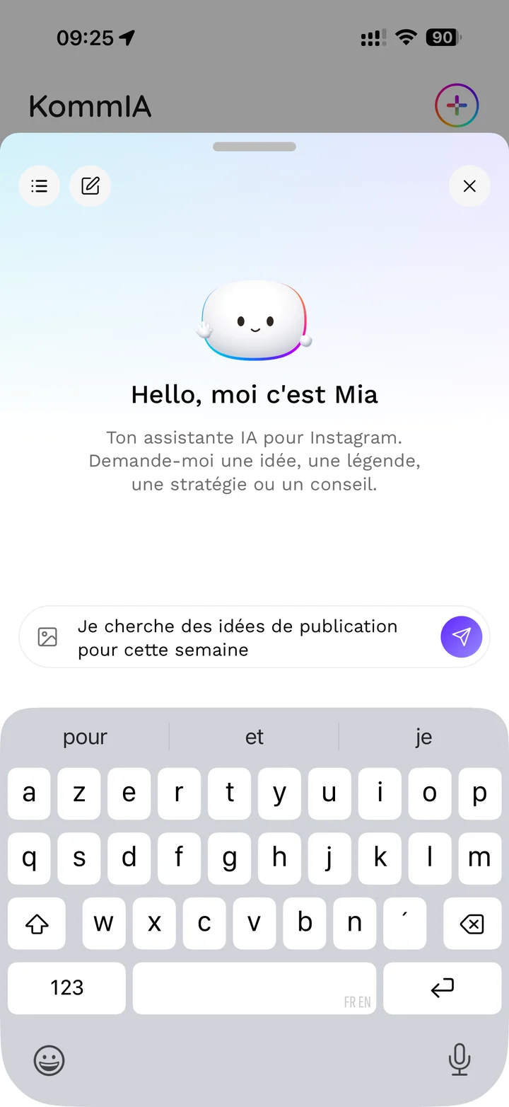 L'écran de Mia dans KommIA : « Hello, moi c'est Mia », ton assistante IA pour Instagram, à qui tu demandes une idée, une légende, une stratégie ou un conseil