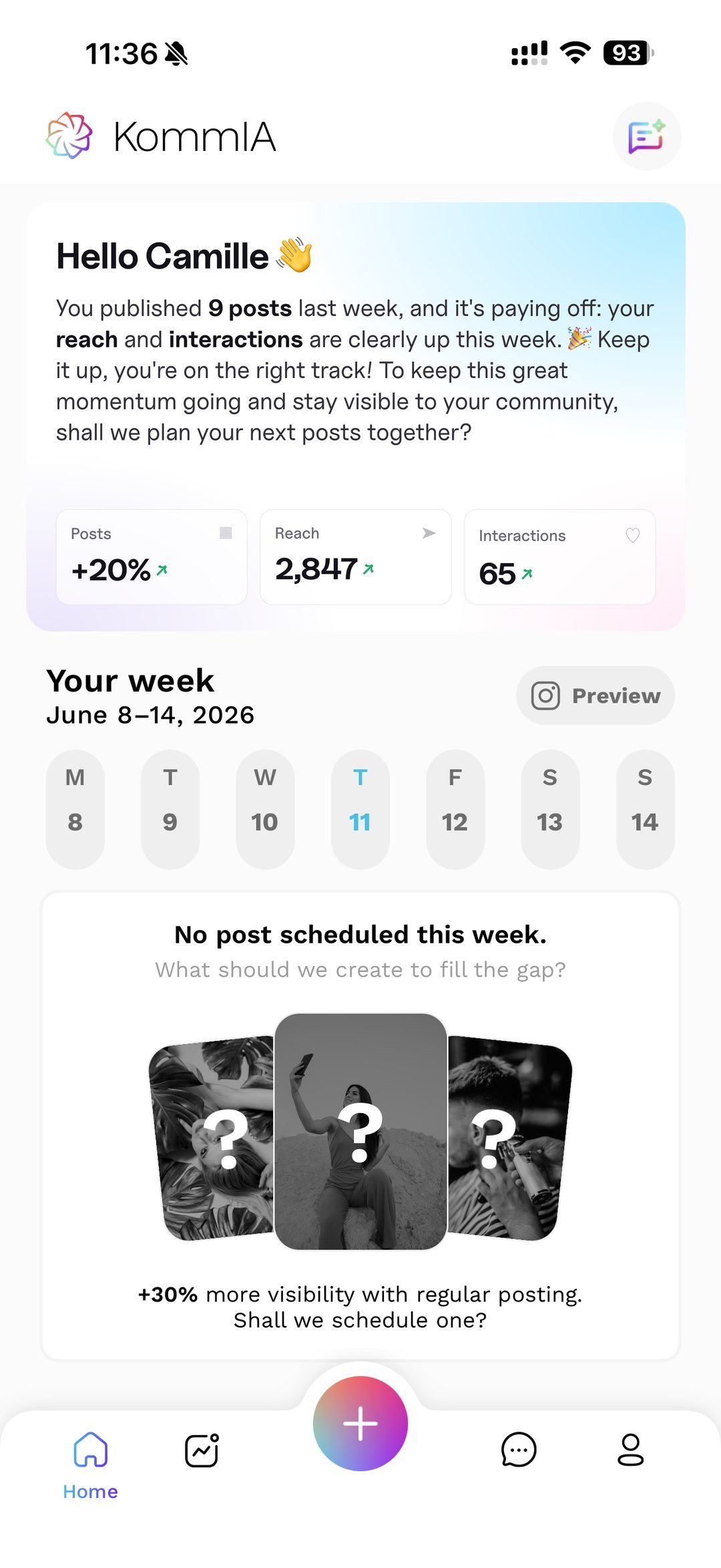 KommIA app screenshot — home with AI debrief, rising stats and Instagram publication schedule